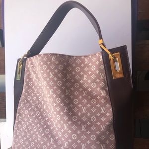 Louis Vuitton Rendezvous Purse